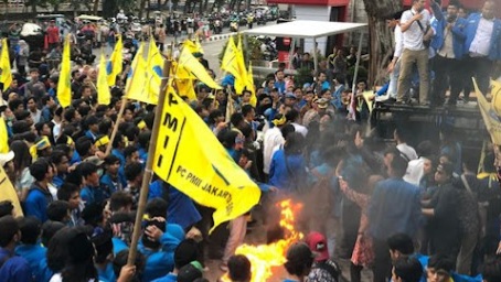 Pergerakan Untuk Rakyat atau Untuk Pejabat?